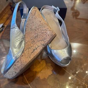 LESILLA silver metallic cork women’s wedge platform sandals Sz 39.0 USA Sz 9.0